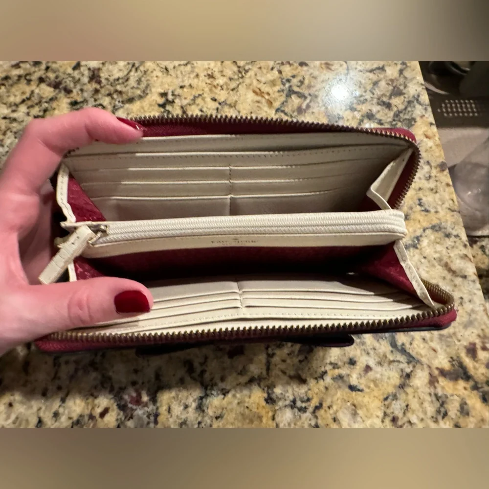 Kate Spade Bow Zip Wallet